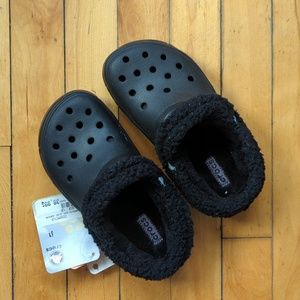 Fleece-lined Black J1 Crocs